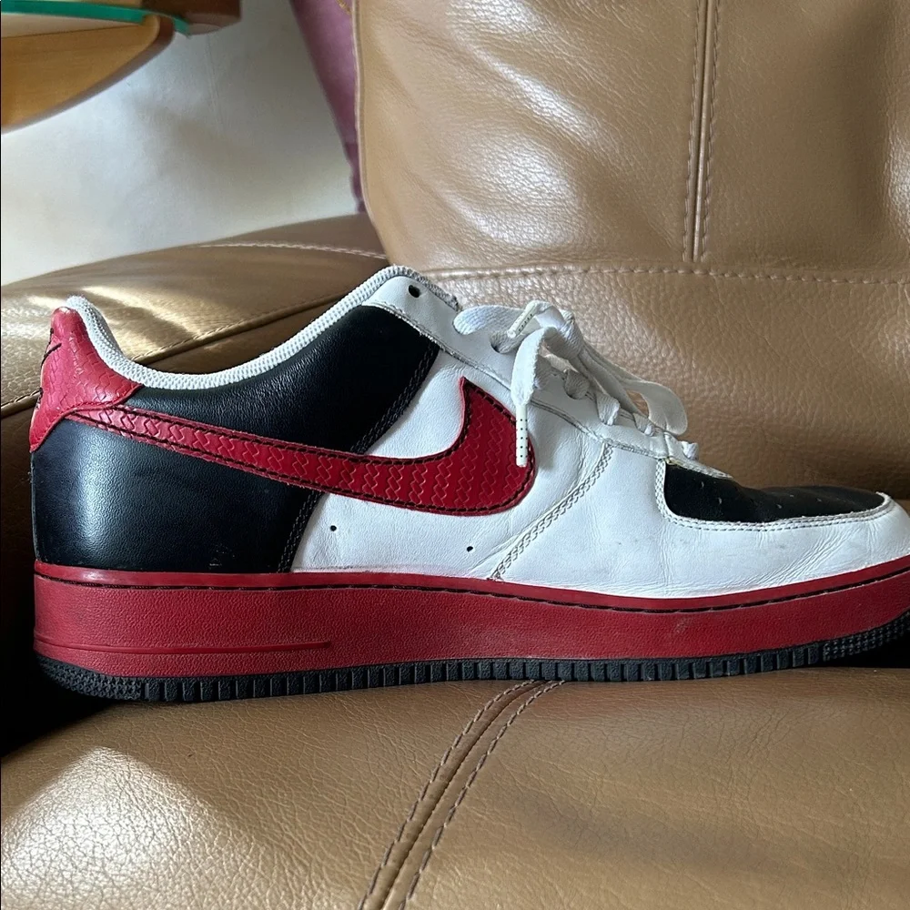 Nike Air Force 1 ‘82 Low Top Varsity Red Black and White size 13 - Picture 6 of 11